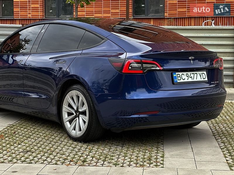 Седан Tesla Model 3 2021 в Самборі