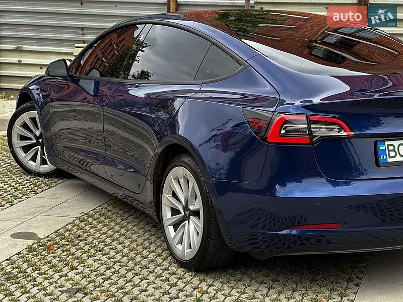 Седан Tesla Model 3 2021 в Самборі
