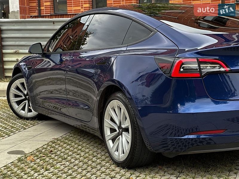 Седан Tesla Model 3 2021 в Самборі