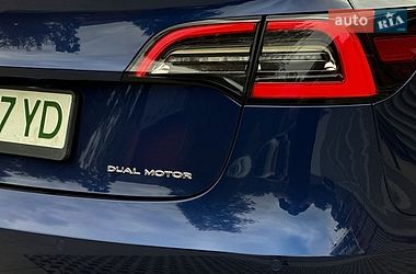 Седан Tesla Model 3 2021 в Самборі