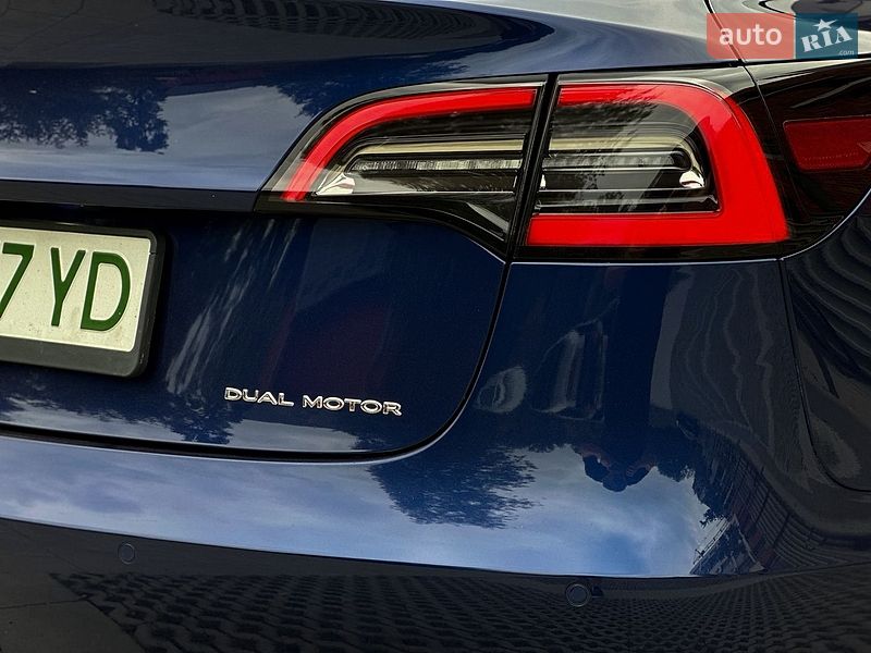 Седан Tesla Model 3 2021 в Самборі