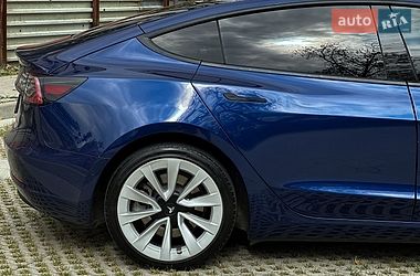 Седан Tesla Model 3 2021 в Самборі