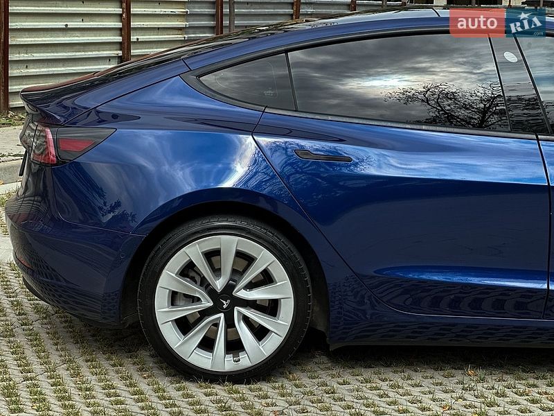 Седан Tesla Model 3 2021 в Самборі