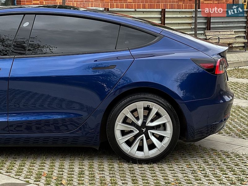Седан Tesla Model 3 2021 в Самборі