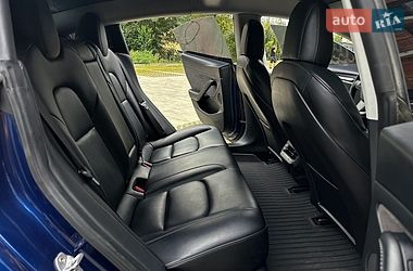 Седан Tesla Model 3 2021 в Самборі