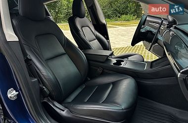 Седан Tesla Model 3 2021 в Самборі