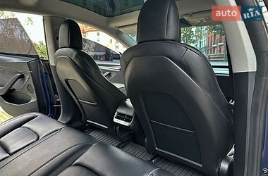 Седан Tesla Model 3 2021 в Самборі