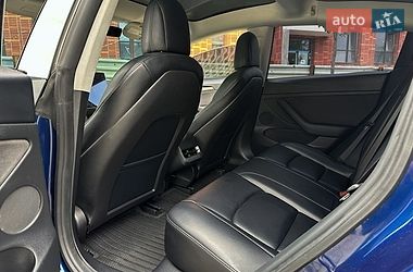 Седан Tesla Model 3 2021 в Самборі