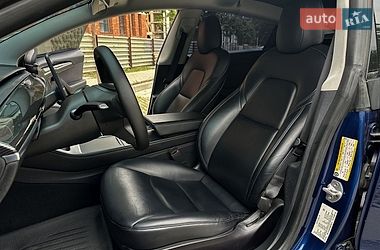 Седан Tesla Model 3 2021 в Самборі