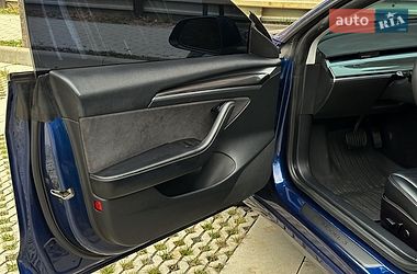 Седан Tesla Model 3 2021 в Самборі