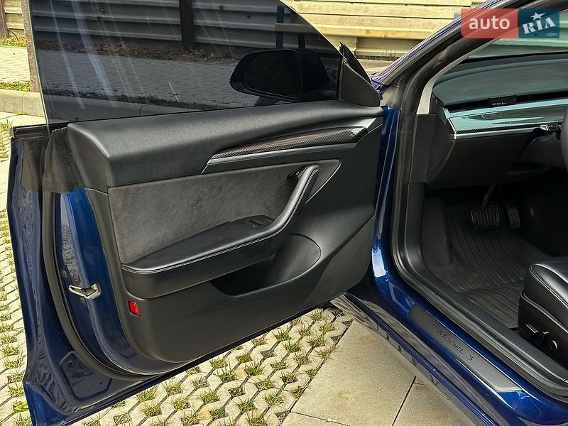 Седан Tesla Model 3 2021 в Самборі