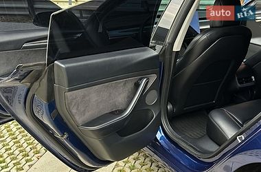 Седан Tesla Model 3 2021 в Самборі