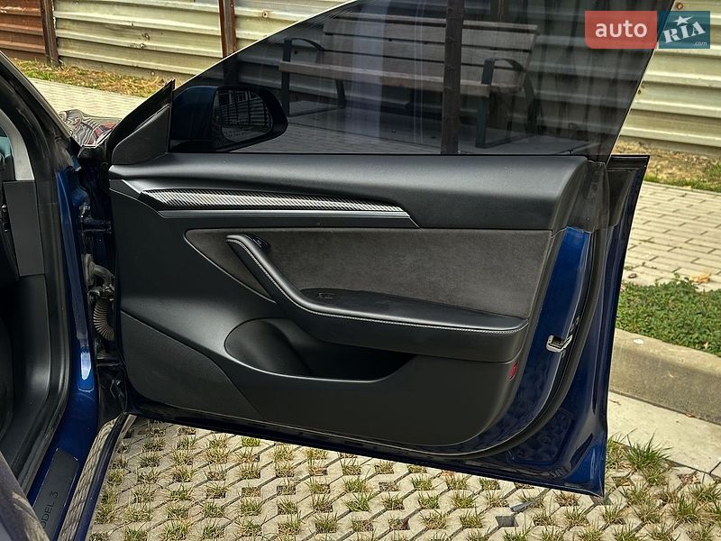 Седан Tesla Model 3 2021 в Самборі