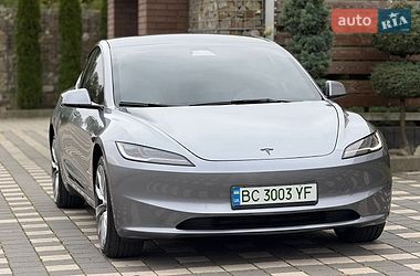 Седан Tesla Model 3 2025 в Стрию