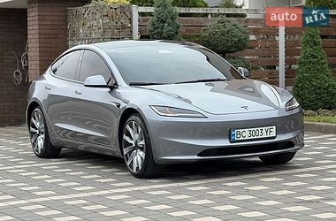 Седан Tesla Model 3 2025 в Стрию