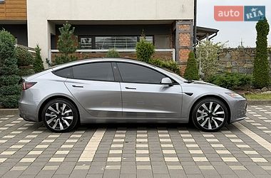 Седан Tesla Model 3 2025 в Стрию