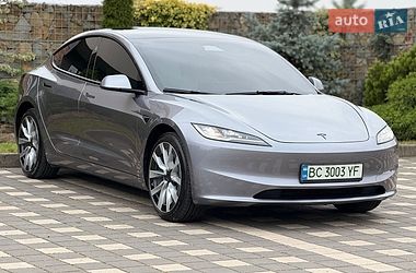 Седан Tesla Model 3 2025 в Стрию