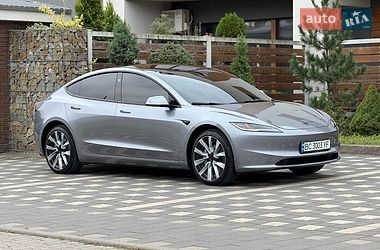 Седан Tesla Model 3 2025 в Стрию