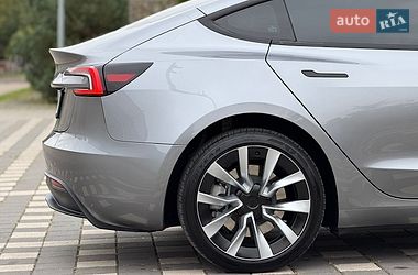 Седан Tesla Model 3 2025 в Стрию