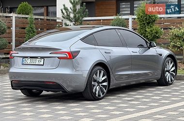 Седан Tesla Model 3 2025 в Стрию