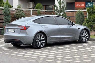 Седан Tesla Model 3 2025 в Стрию
