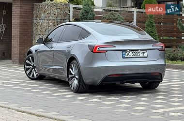 Седан Tesla Model 3 2025 в Стрию