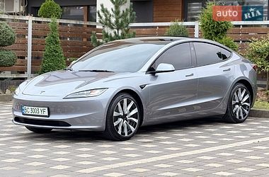 Седан Tesla Model 3 2025 в Стрию