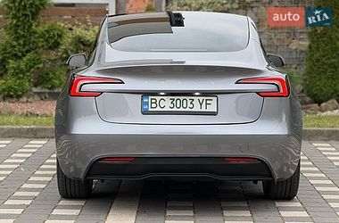 Седан Tesla Model 3 2025 в Стрию