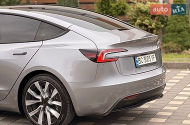 Седан Tesla Model 3 2025 в Стрию