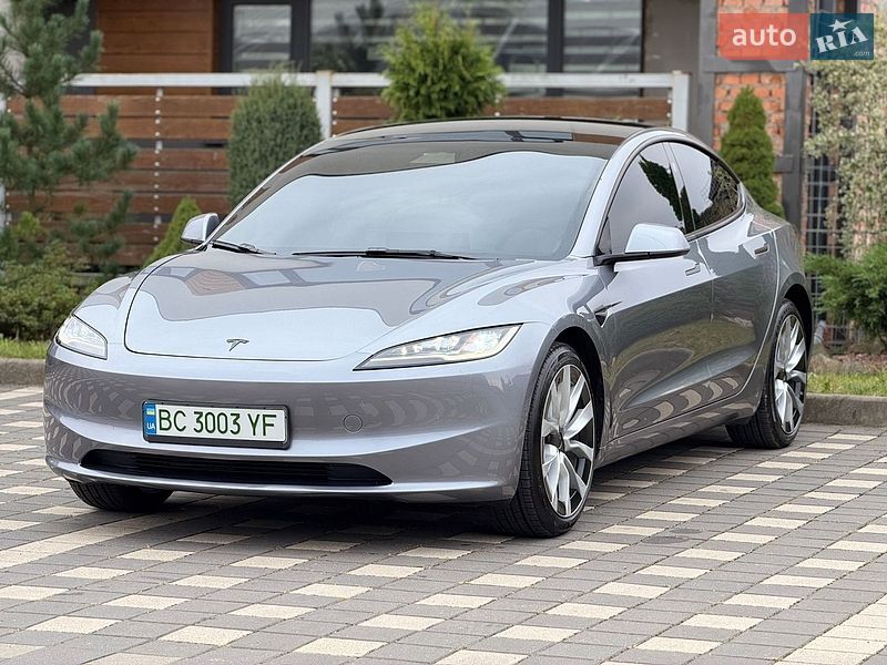 Седан Tesla Model 3 2025 в Стрию