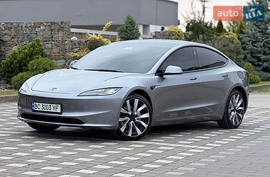 Седан Tesla Model 3 2025 в Стрию