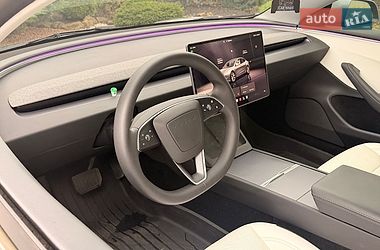Седан Tesla Model 3 2025 в Стрию