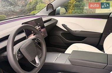 Седан Tesla Model 3 2025 в Стрию