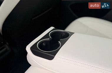 Седан Tesla Model 3 2025 в Стрию