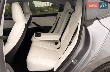 Седан Tesla Model 3 2025 в Стрию