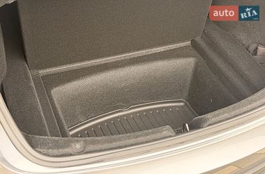 Седан Tesla Model 3 2025 в Стрию