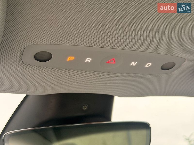 Седан Tesla Model 3 2025 в Стрию