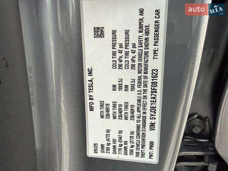Седан Tesla Model 3 2025 в Стрию