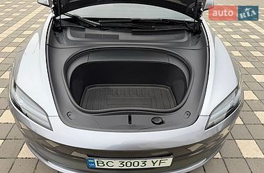 Седан Tesla Model 3 2025 в Стрию