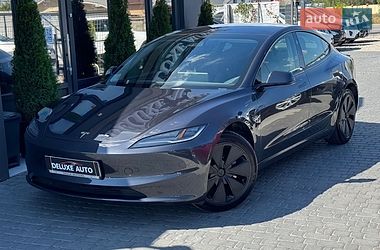Tesla Model 3 2024