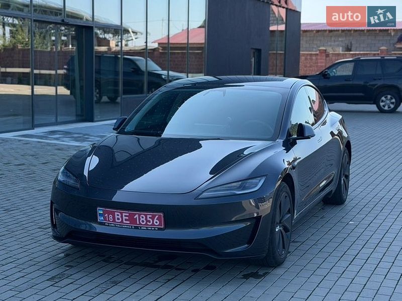 Седан Tesla Model 3 2024 в Костополе