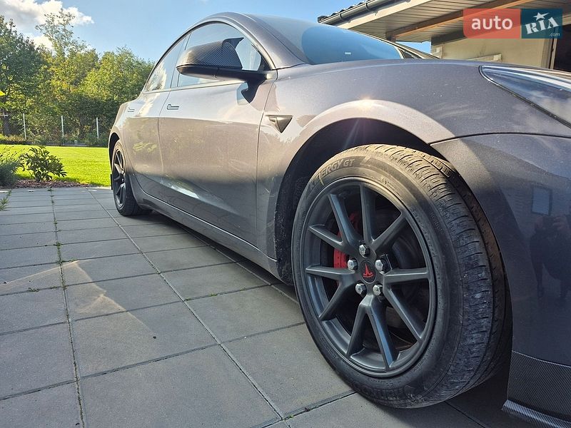 Седан Tesla Model 3 2022 в Киеве