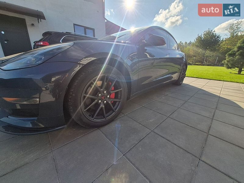 Седан Tesla Model 3 2022 в Киеве