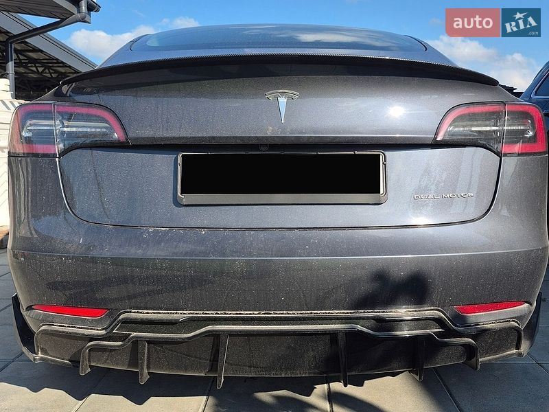 Седан Tesla Model 3 2022 в Киеве