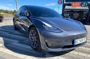 Седан Tesla Model 3 2021 в Львове