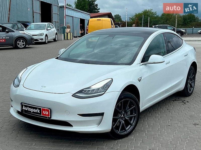 Tesla Model 3 2020