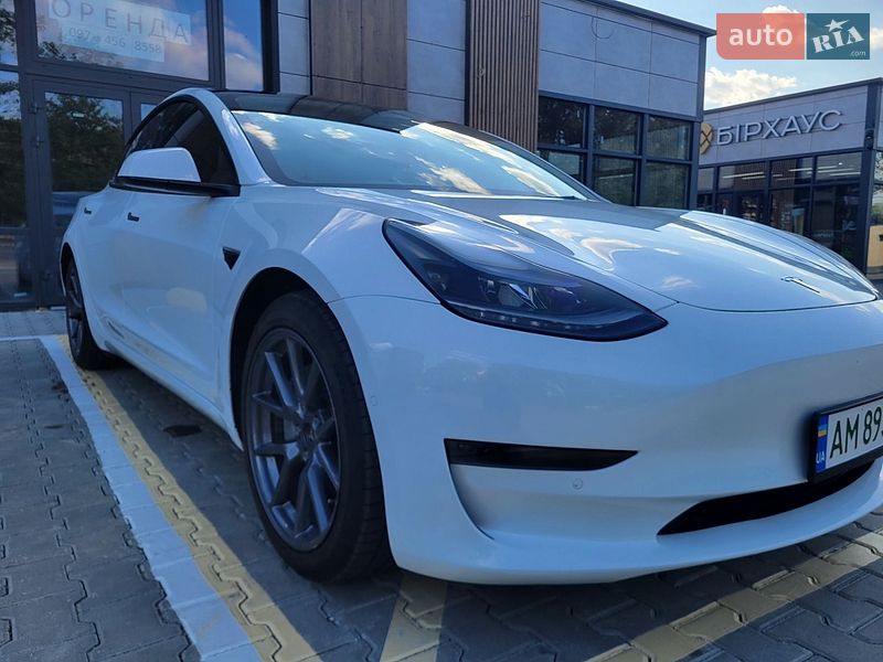 Седан Tesla Model 3 2022 в Житомире