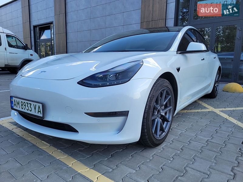 Седан Tesla Model 3 2022 в Житомире