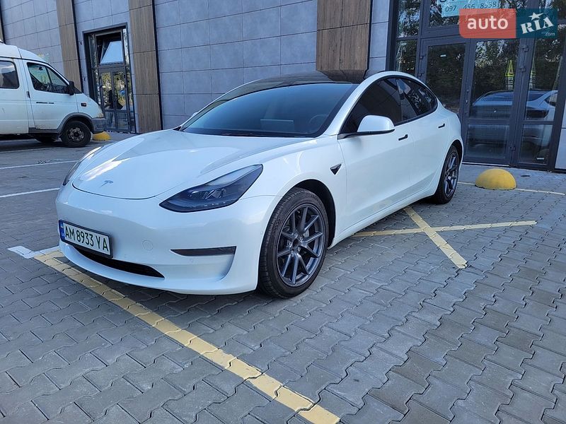 Седан Tesla Model 3 2022 в Житомире
