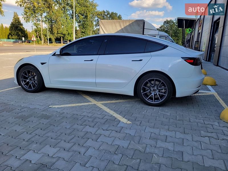 Седан Tesla Model 3 2022 в Житомире